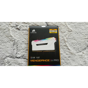 Memorie Corsair Vengeance RGB PRO White 16GB DDR4 3200MHz CL16