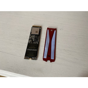 SSD`ul cu heatsink`ul inlaturat cu grija