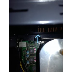 Aici este zona unde nu se poate monta ventilatorul din cauza sistemului de prindere al coolerului...