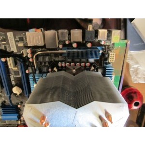 Cooler Arctic Cooling Freezer 13 instalat pe o placa de baza Asus P6T cu un procesor Intel i7 920...