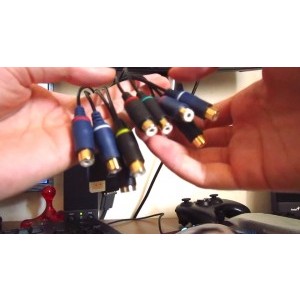 Placa de capturat vine cu un cablu Dongle cu care puteti conecta ori fire SD, RGB sau component...