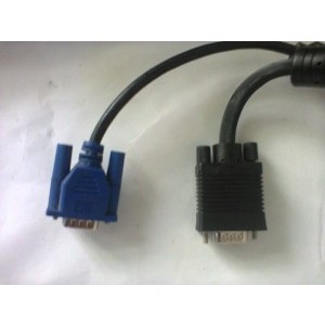 Diferența între cablul VGA standard (stânga) și Gembird (dreapta).
