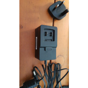 Aici arata ca poate fi montat alt adaptor, insa nu exista in pachet unul.