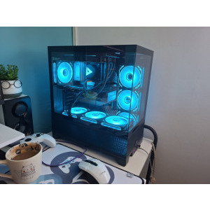 Poza cu PC-ul instalat.