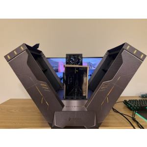 MSI GeForce RTX 5090 LIGHTNING Z in cutia dedicata
