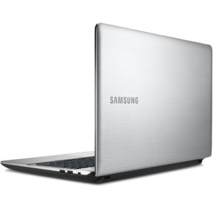 Samsung 15.6'' NP300E5V-S02RO, Procesor Intel® Pentium® 997 1.6GHz, 4GB, 500GB, Radeon HD 8750M 1GB, Silver