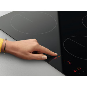 Zanussi ZHRN642X, Vitroceramica, 4 zone de gatit, Control touch, 60 cm, Negru