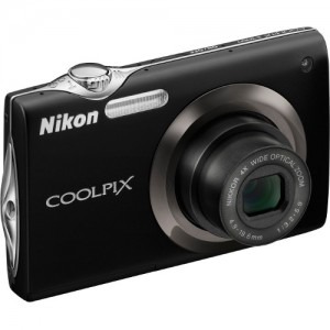 Nikon CoolPix S3000 black + card 4GB + geanta CS-S01