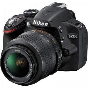 Nikon D3200 negru + obiectiv AF-S DX Nikkor 18-55mm f/3.5-5.6G VR