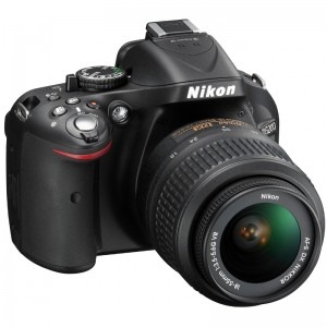 Nikon D5200 negru + obiectiv AF-S DX Nikkor 18-55mm f/3.5-5.6G VR
