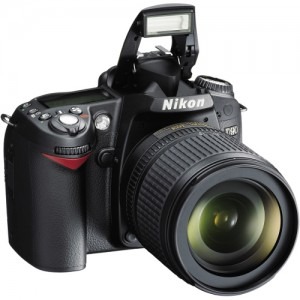 Nikon D90 negru + obiectiv AF-S DX Nikkor 18-105mm f/3.5-5.6G ED VR