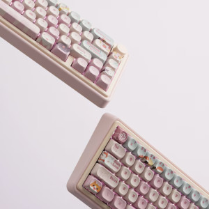 QwertyKey 65 Pro Bliss RGB Pink Tactil Prelubrifiat V2 Switch Mecanica