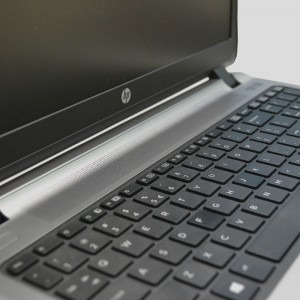 HP 15.6'' Probook 450 G2, HD, Procesor Intel® Core™ i3-4030U (3M Cache, 1.90 GHz), 4GB, 500GB, Radeon R5 M255 1GB, FreeDos, Metalic Silver, Geanta inclusa