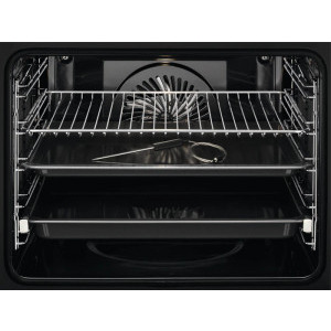 Electrolux EOE7P31Z, Electric, 72 L, Multifunctional, Autocuratare pirolitica, Convectie, Afisaj digital, Senzor gatire, Grill, Clasa A+, Negru