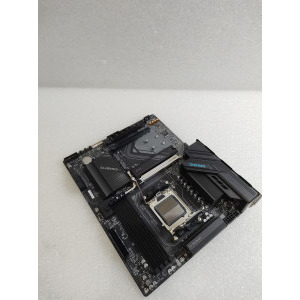 Placa de baza GIGABYTE X870 GAMING WIFI6